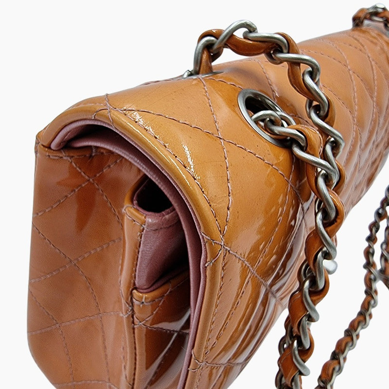 ORANGE PATENT CLASSIC FLAP MEDIUM taske fra brand: CHANEL - We Do Vintage