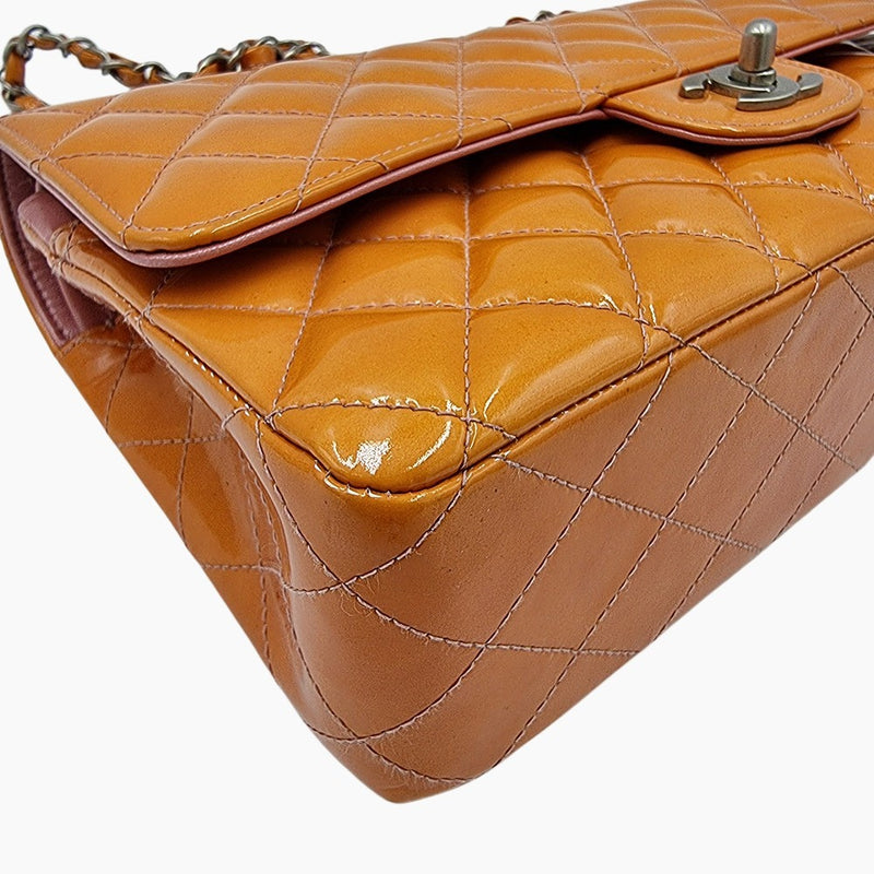 ORANGE PATENT CLASSIC FLAP MEDIUM taske fra brand: CHANEL - We Do Vintage