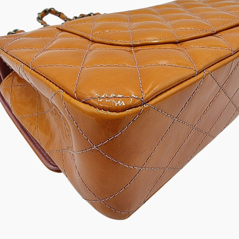 ORANGE PATENT CLASSIC FLAP MEDIUM taske fra brand: CHANEL - We Do Vintage