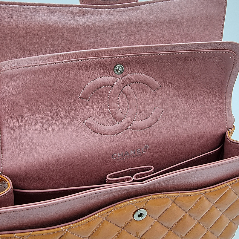ORANGE PATENT CLASSIC FLAP MEDIUM taske fra brand: CHANEL - We Do Vintage