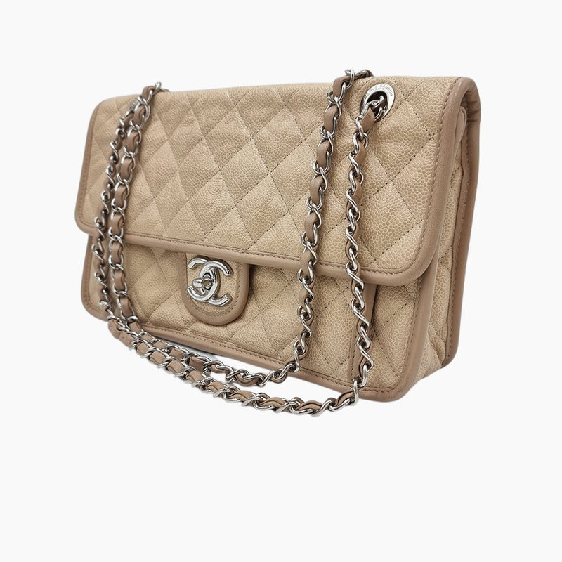 Beige caviar single flap bag taske fra brand: CHANEL - We Do Vintage