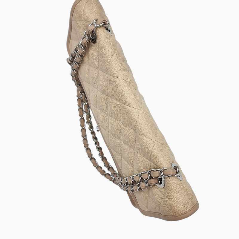 Beige caviar single flap bag taske fra brand: CHANEL - We Do Vintage