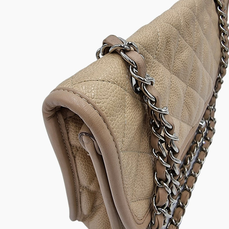 Beige caviar single flap bag taske fra brand: CHANEL - We Do Vintage
