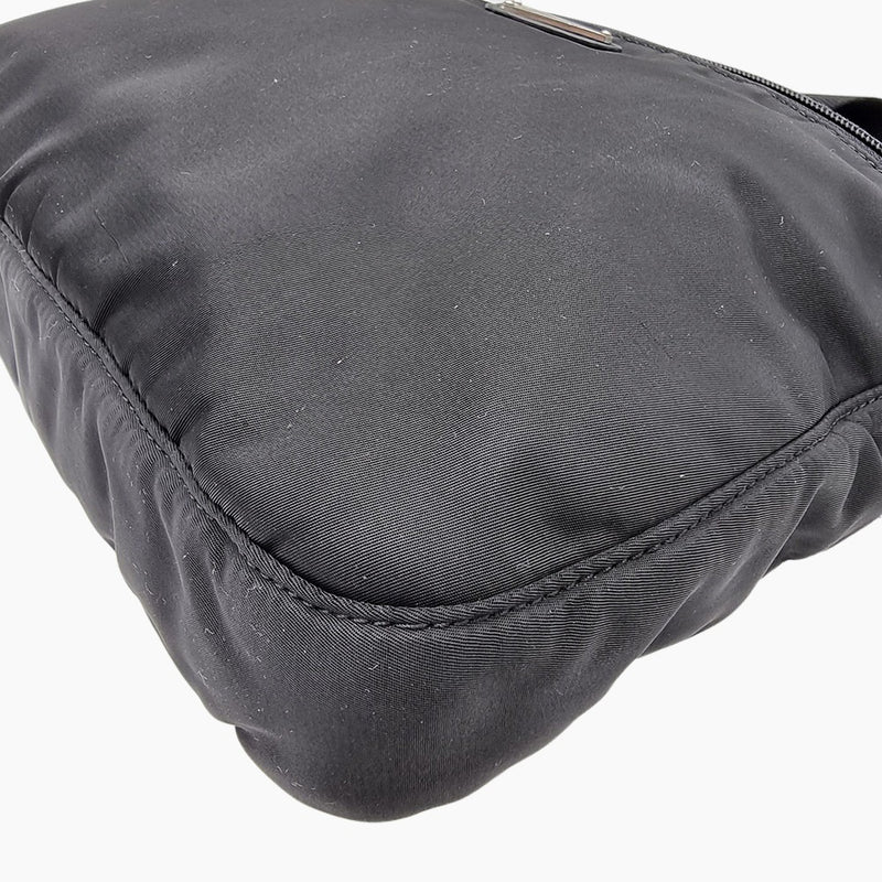 SORT NYLON CROSSBODY taske fra brand: PRADA - We Do Vintage