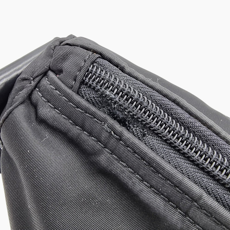 SORT NYLON CROSSBODY taske fra brand: PRADA - We Do Vintage