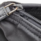 SORT NYLON CROSSBODY taske fra brand: PRADA - We Do Vintage