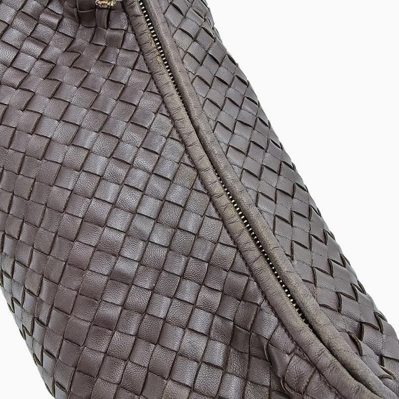 CLASSIC VENETA HOBO MØRKBRUN MEDIUM taske fra brand: BOTTEGA VENETA - We Do Vintage