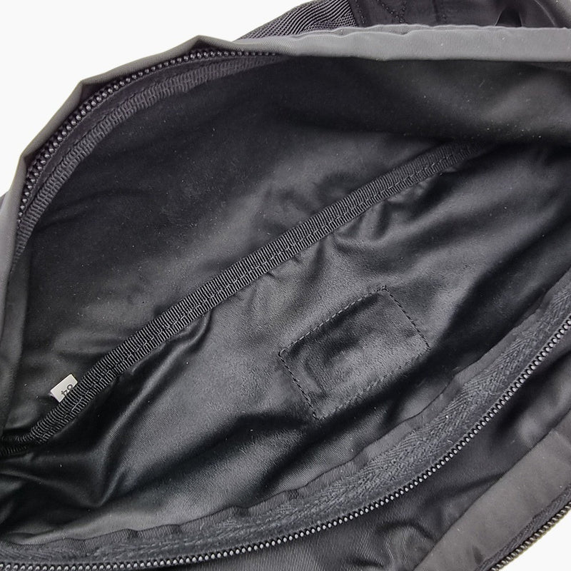 SORT NYLON BÆLTETASKE taske fra brand: PRADA - We Do Vintage