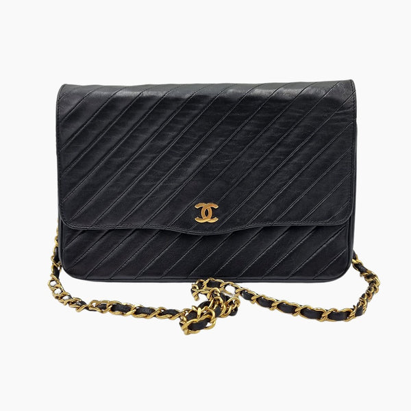 vintage diagonal quilted flap bag taske fra brand: CHANEL - We Do Vintage