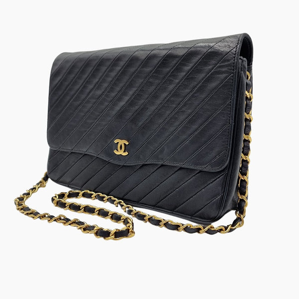vintage diagonal quilted flap bag taske fra brand: CHANEL - We Do Vintage