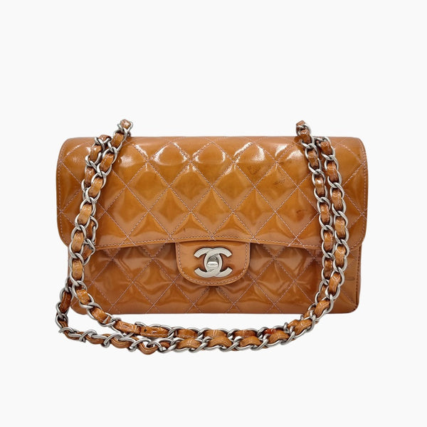 ORANGE PATENT CLASSIC FLAP SMALL taske fra brand: CHANEL - We Do Vintage