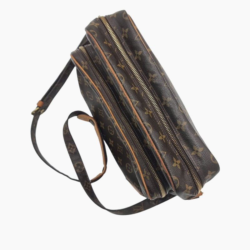 MONOGRAM CANVAS NILE MM taske fra brand: LOUIS VUITTON - We Do Vintage