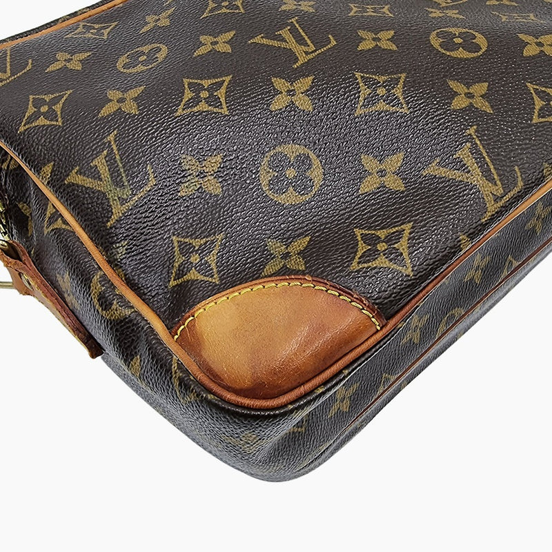 MONOGRAM CANVAS NILE MM taske fra brand: LOUIS VUITTON - We Do Vintage