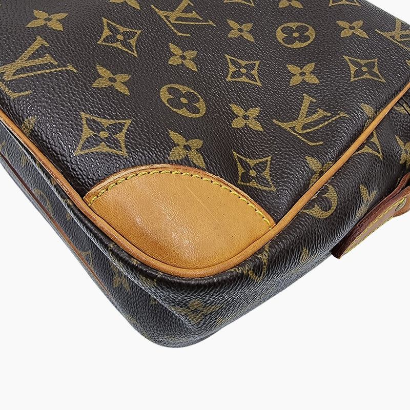MONOGRAM CANVAS NILE MM taske fra brand: LOUIS VUITTON - We Do Vintage