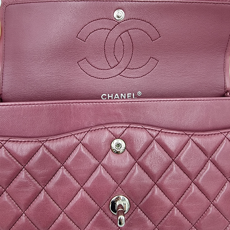 Rose Fonce CLASSIC DOUBLE FLAP MEDIUM taske fra brand: CHANEL - We Do Vintage