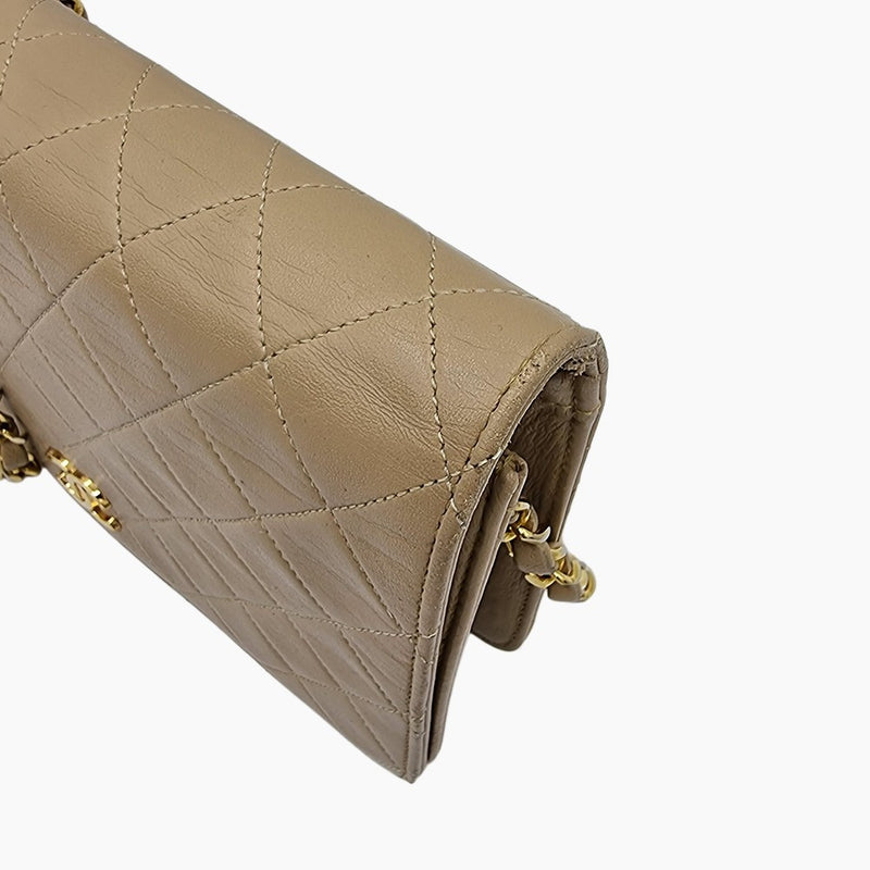 VINTAGE BEIGE FULL FLAP BAG taske fra brand: CHANEL - We Do Vintage