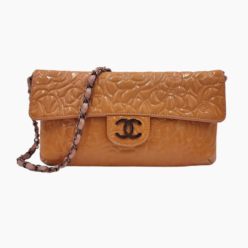 ORANGE CAMELLIA PATENT FLAP BAG taske fra brand: CHANEL - We Do Vintage