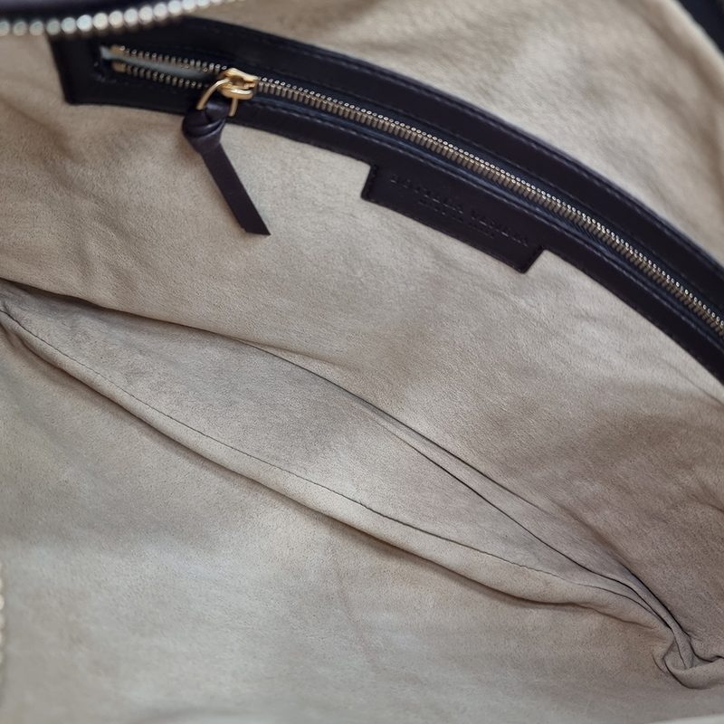 MEDIUM MØRKEBRUN CLASSIC VENETA HOBO taske fra brand: BOTTEGA VENETA - We Do Vintage