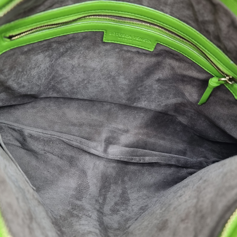 LARGE GRØN CLASSIC VENETA HOBO taske fra brand: BOTTEGA VENETA - We Do Vintage