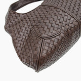 MEDIUM MØRKEBRUN INTRECCIATO HOBO taske fra brand: BOTTEGA VENETA - We Do Vintage