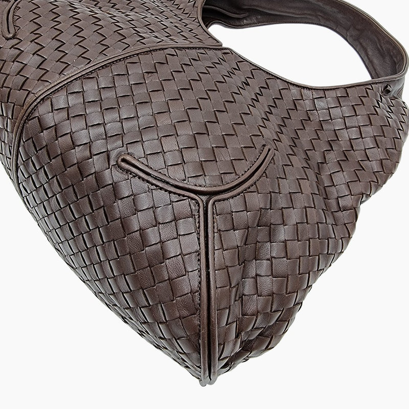 MEDIUM MØRKEBRUN INTRECCIATO HOBO taske fra brand: BOTTEGA VENETA - We Do Vintage