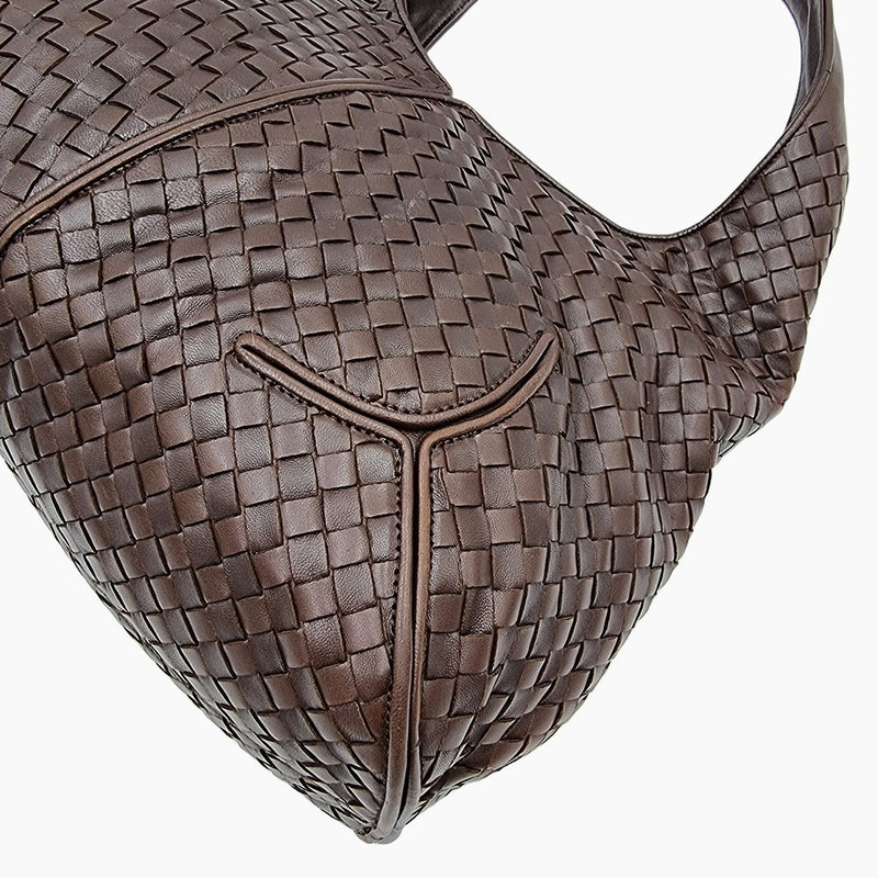 MEDIUM MØRKEBRUN INTRECCIATO HOBO taske fra brand: BOTTEGA VENETA - We Do Vintage