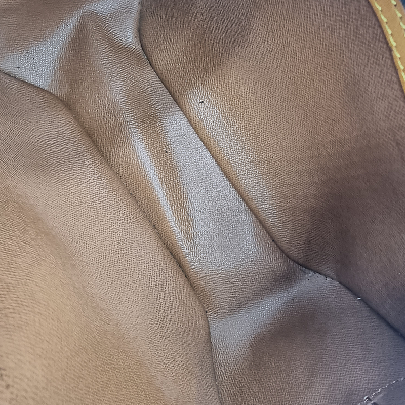 MONOGRAM CANVAS BLOIS taske fra brand: LOUIS VUITTON - We Do Vintage