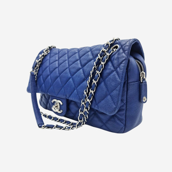 BLÅ JUMBO CAVIAR EASY FLAP BAG taske fra brand: CHANEL - We Do Vintage