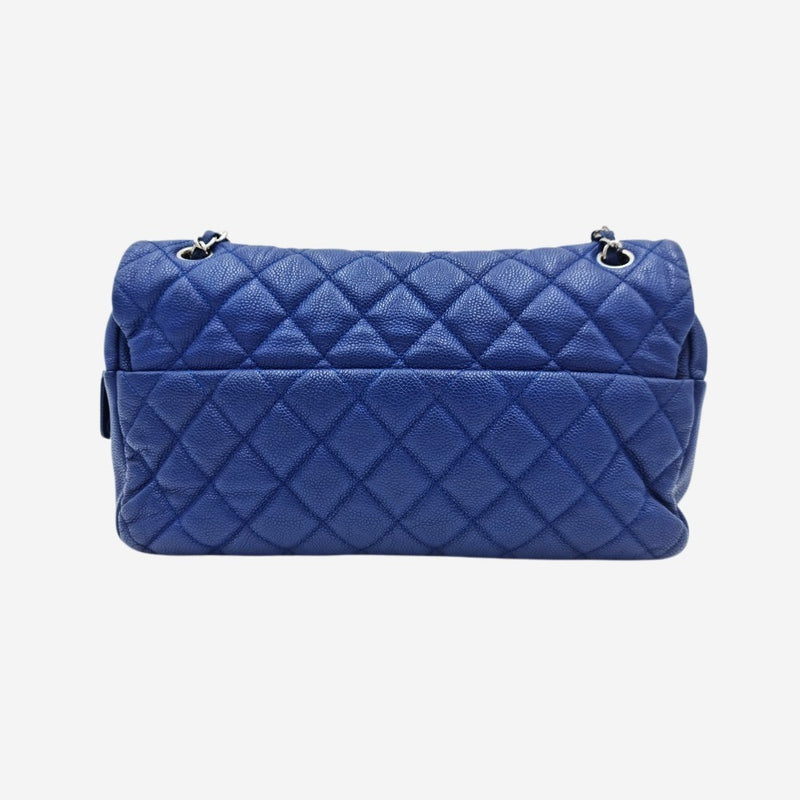 BLÅ JUMBO CAVIAR EASY FLAP BAG taske fra brand: CHANEL - We Do Vintage