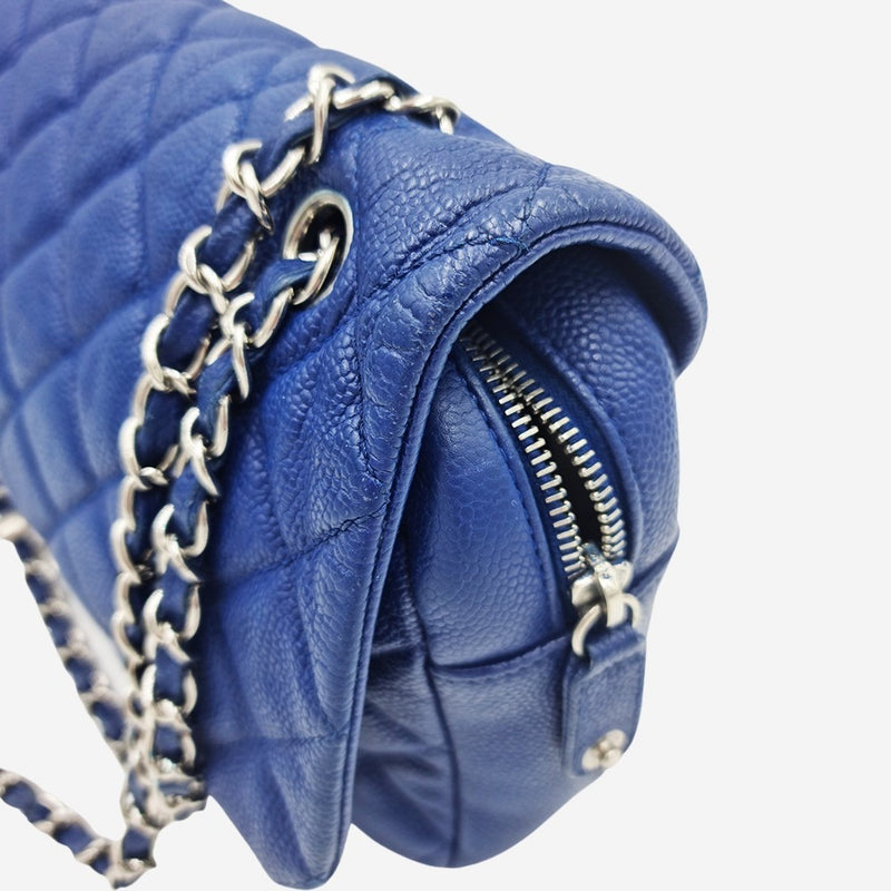 BLÅ JUMBO CAVIAR EASY FLAP BAG taske fra brand: CHANEL - We Do Vintage