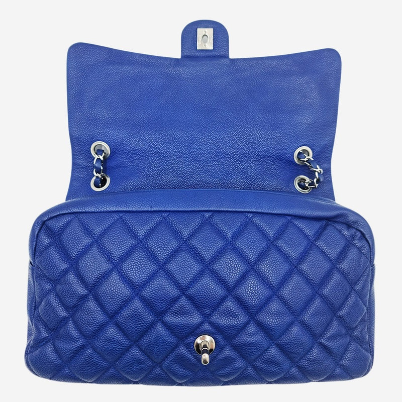 BLÅ JUMBO CAVIAR EASY FLAP BAG taske fra brand: CHANEL - We Do Vintage
