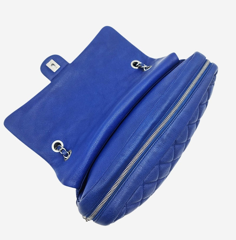 BLÅ JUMBO CAVIAR EASY FLAP BAG taske fra brand: CHANEL - We Do Vintage