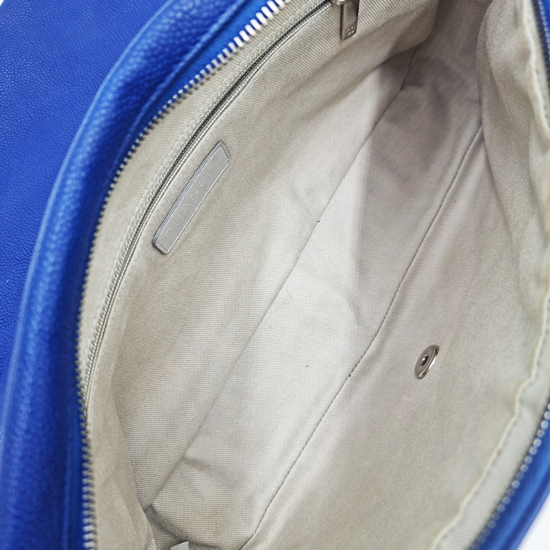 BLÅ JUMBO CAVIAR EASY FLAP BAG taske fra brand: CHANEL - We Do Vintage