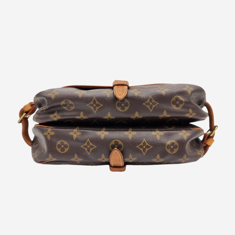 MONOGRAM CANVAS SAUMUR 30 taske fra brand: LOUIS VUITTON - We Do Vintage