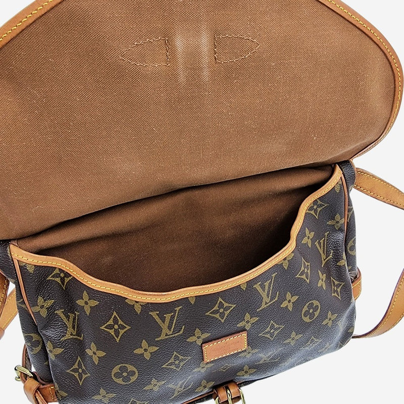 MONOGRAM CANVAS SAUMUR 30 taske fra brand: LOUIS VUITTON - We Do Vintage