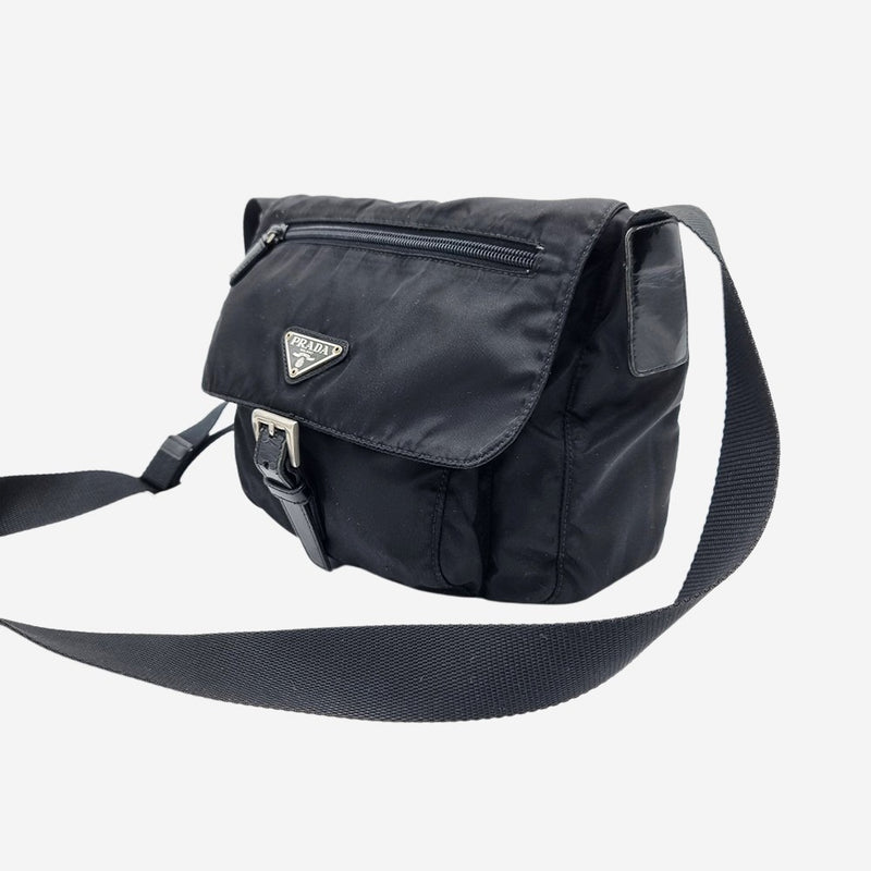 SORT NYLON CROSSBODY taske fra brand: PRADA - We Do Vintage