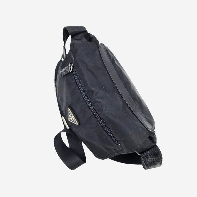 SORT NYLON CROSSBODY taske fra brand: PRADA - We Do Vintage