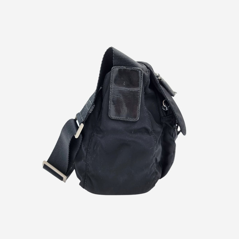 SORT NYLON CROSSBODY taske fra brand: PRADA - We Do Vintage