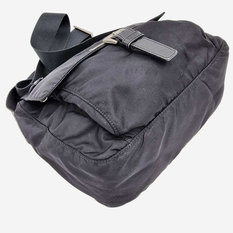SORT NYLON CROSSBODY taske fra brand: PRADA - We Do Vintage