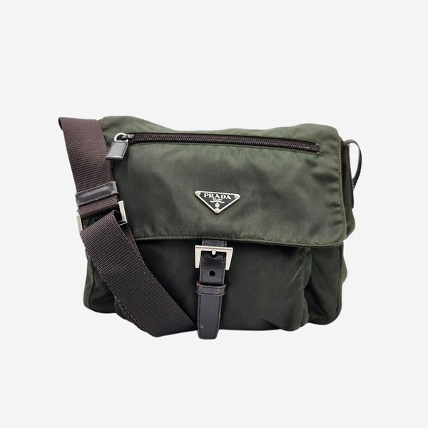 ARMY GRØN NYLON CROSSBODY taske fra brand: PRADA - We Do Vintage