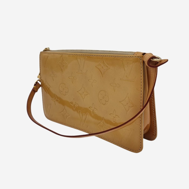 GUL MONOGRAM VERNIS LEXINGTON POCHETTE taske fra brand: LOUIS VUITTON - We Do Vintage
