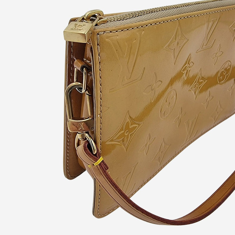 GUL MONOGRAM VERNIS LEXINGTON POCHETTE taske fra brand: LOUIS VUITTON - We Do Vintage
