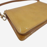 GUL MONOGRAM VERNIS LEXINGTON POCHETTE taske fra brand: LOUIS VUITTON - We Do Vintage