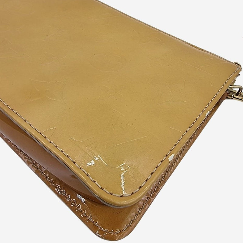 GUL MONOGRAM VERNIS LEXINGTON POCHETTE taske fra brand: LOUIS VUITTON - We Do Vintage