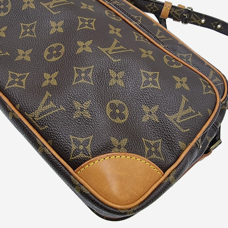 MONOGRAM CANVAS NILE MM taske fra brand: LOUIS VUITTON - We Do Vintage