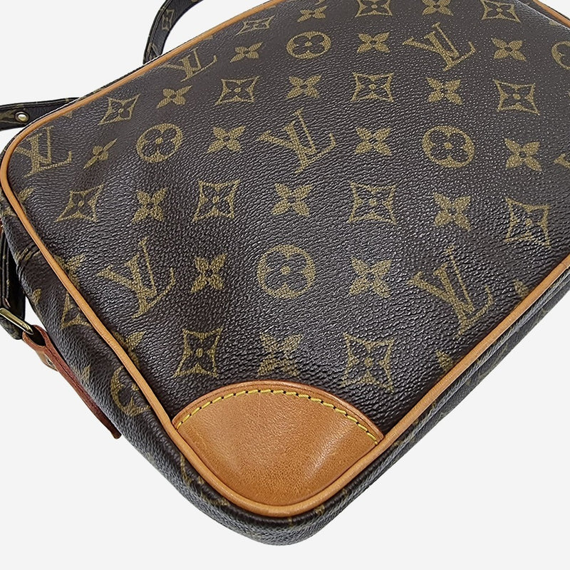 MONOGRAM CANVAS NILE MM taske fra brand: LOUIS VUITTON - We Do Vintage
