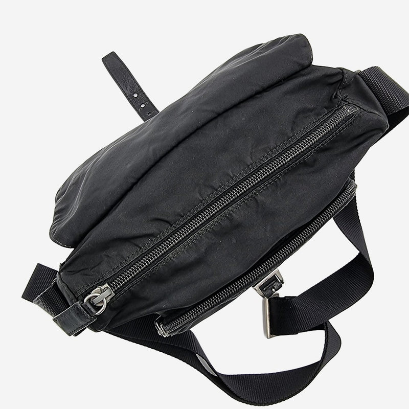 NYLON CROSSBODY taske fra brand: PRADA - We Do Vintage