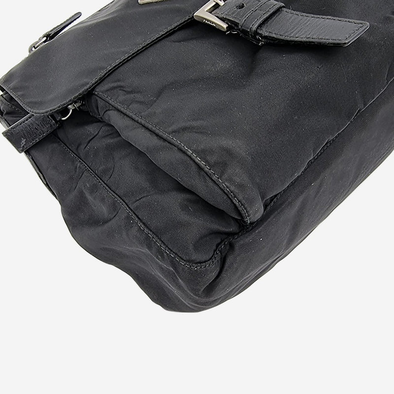 NYLON CROSSBODY taske fra brand: PRADA - We Do Vintage