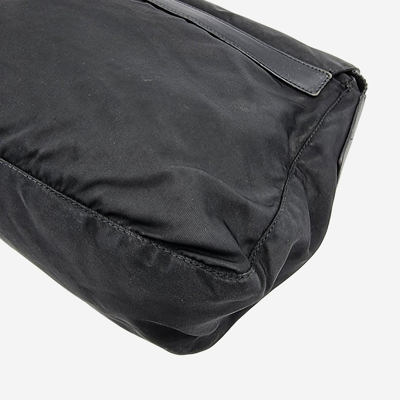 NYLON CROSSBODY taske fra brand: PRADA - We Do Vintage