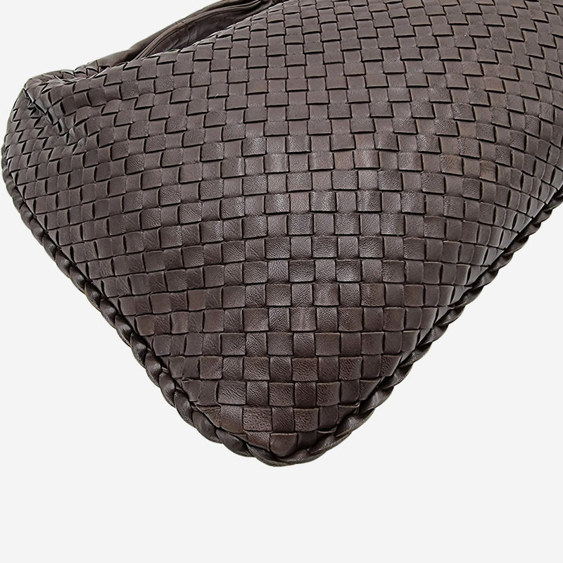 LARGE MØRKEBRUN CLASSIC VENETA HOBO taske fra brand: BOTTEGA VENETA - We Do Vintage